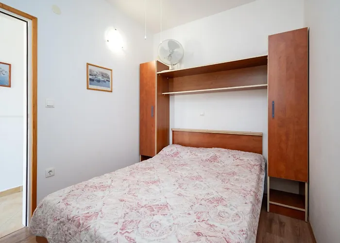 438b Veli Rat