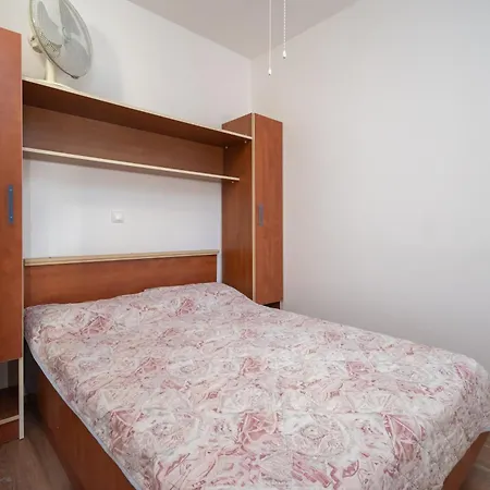 Apartment 438b *