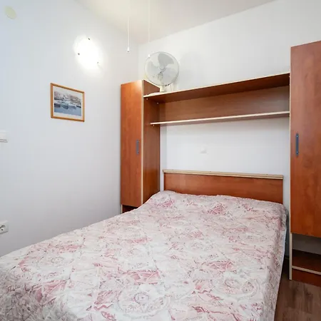 438b Veli Rat