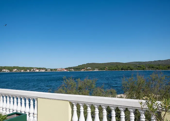 438b Διαμέρισμα *