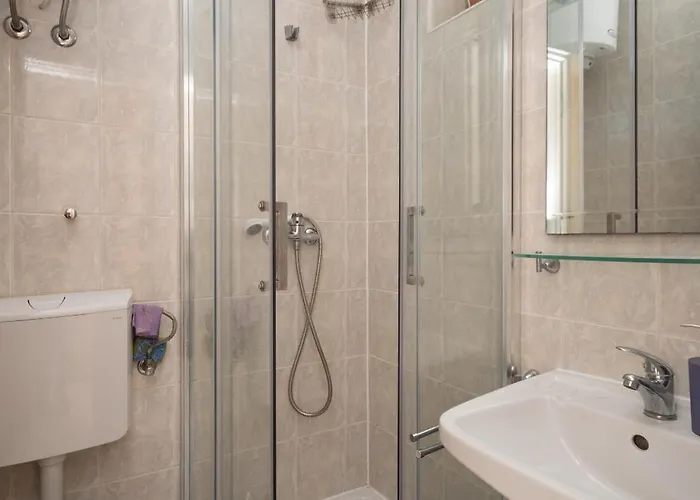 438b Διαμέρισμα *