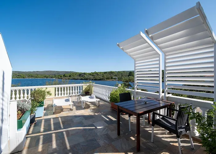 438b Διαμέρισμα Veli Rat